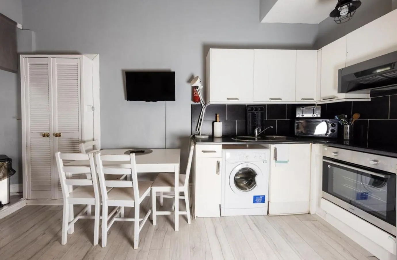 Warm & Welcoming Apartment City Center - Meadows 9! Edinburgh
