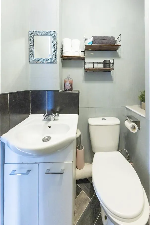 Warm & Welcoming Apartment City Center - Meadows 9! Edinburgh